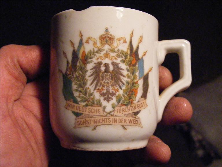 Les tasses patriotiques "réglementaires"  Tasse710