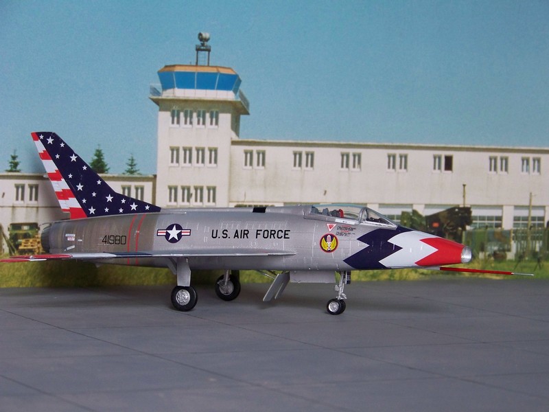 NORTH AMERICAN F-100D " Thunderbirds" F-100c11