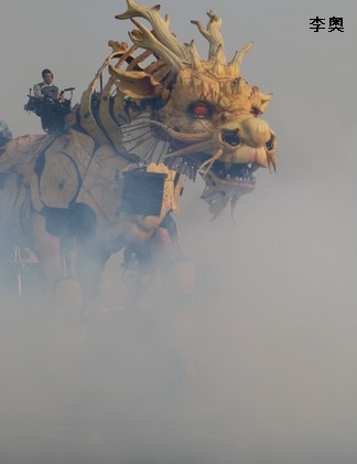 Long Ma, le Cheval-dragon fait sensation à Pékin 法国龙马来北京 Cg310