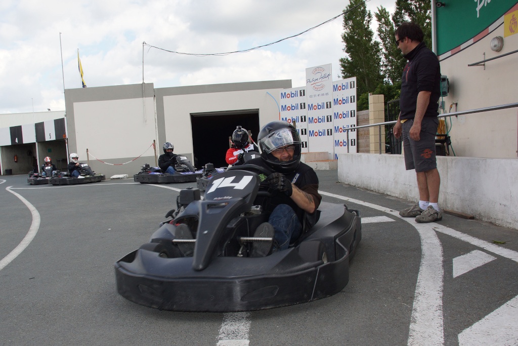 [COMPTE RENDU] Sortie Karting Belleville du 26/05/2014. Photos / Commentaires / Pourissages à Volonté - Page 3 05710