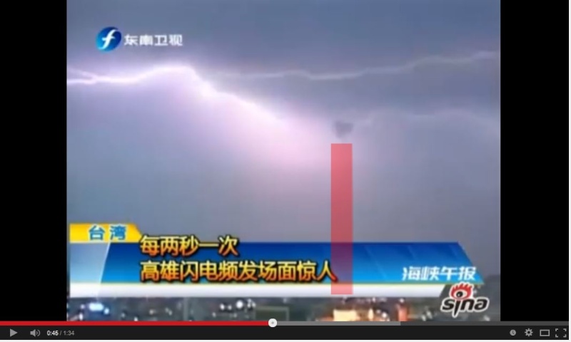 2010-07-17 Taiwan Pyramid UFO in Lightning Vlekje11
