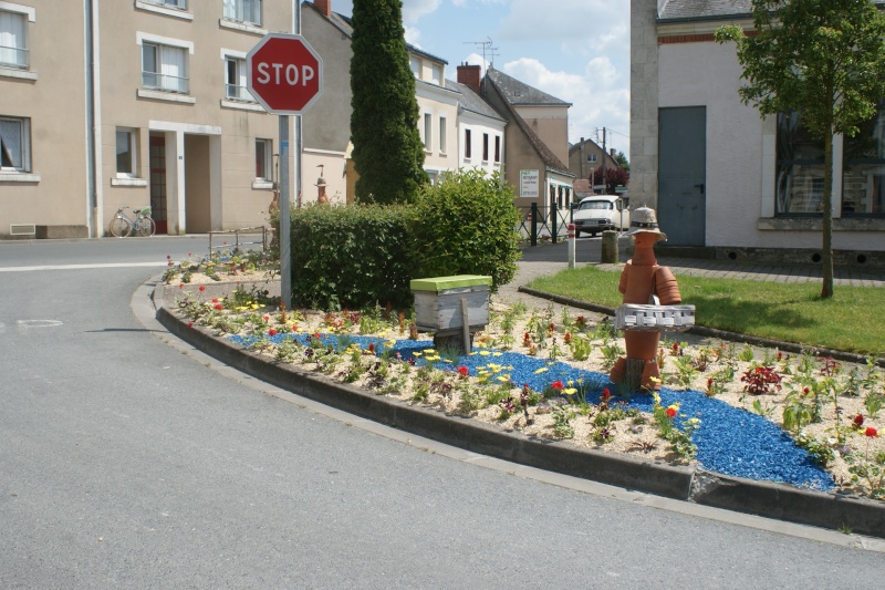 DECORATION ET OBJETS INSOLITES AU JARDIN  - Page 8 Dsc06011