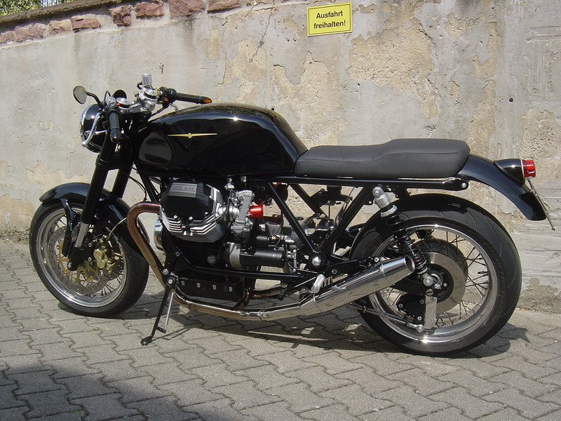 Guzzi... juste l'essentiel des Café Racer - Page 38 Moto_g10