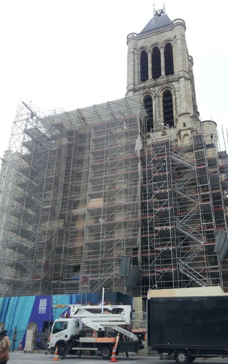 La restauration de la façade principale de la basilique - Page 2 Restau10