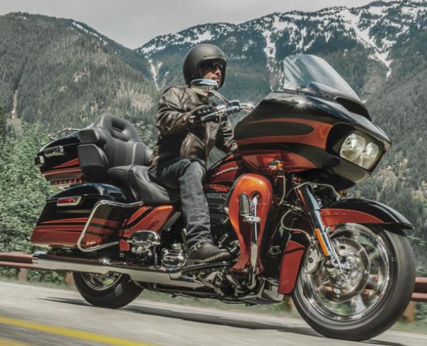 CVO Road Glide 2015 ! Cvo_2010