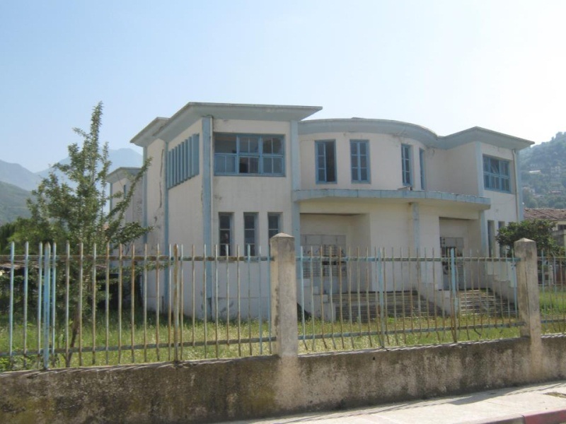 La nouvelle mosquée d'Aokas! (l'unique salle de cinéma transformée en mosquée!) Salle_10