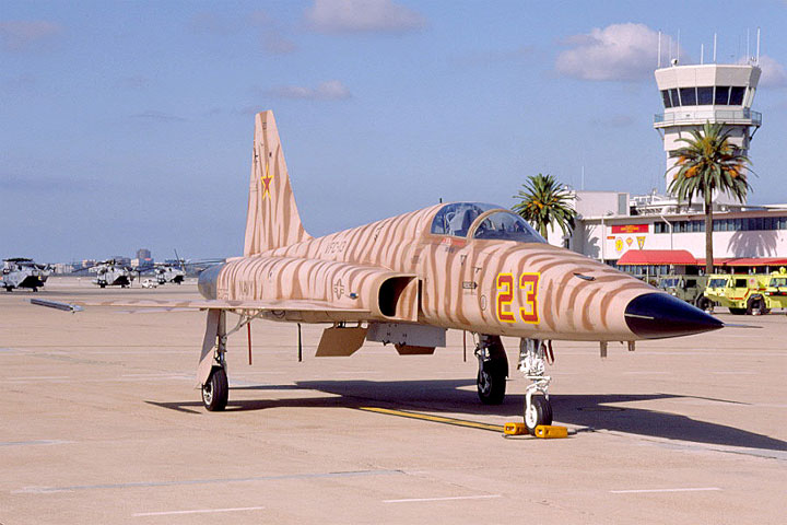 F-5E Tiger II - US NAVY - VFC 13 Desert Cats - TERMINE 150710