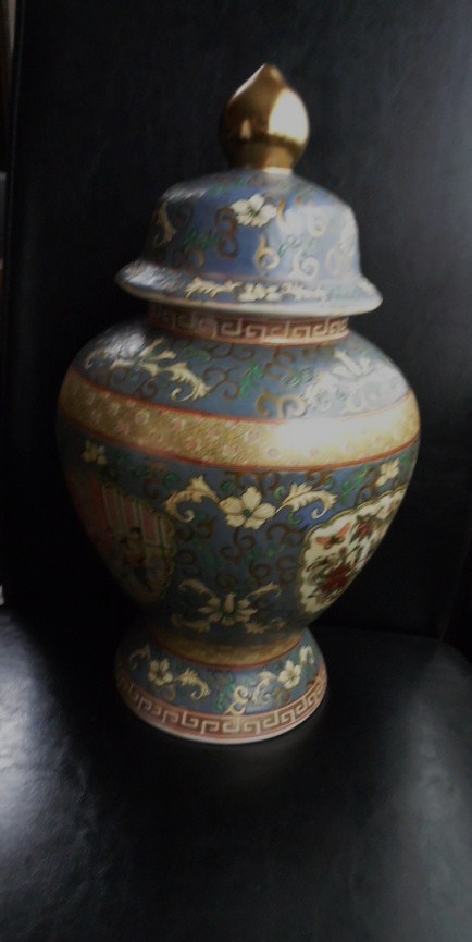 Vase Chinois à couvercle multicolore,fond bleu jade/Da Qing Qianlong Nian Zhi Inboed17