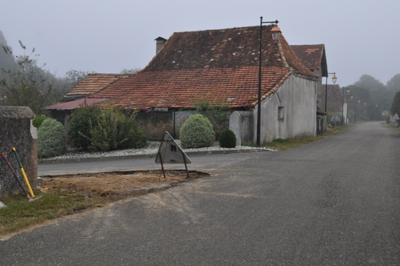 Travaux Lit du Luy de France en amont du moulin, porte d'entré du logement communal, ouverture de l'accès parking route de Montagut _dsc0253