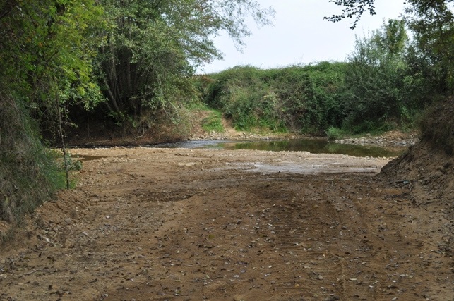 Travaux Lit du Luy de France en amont du moulin, porte d'entré du logement communal, ouverture de l'accès parking route de Montagut _dsc0260