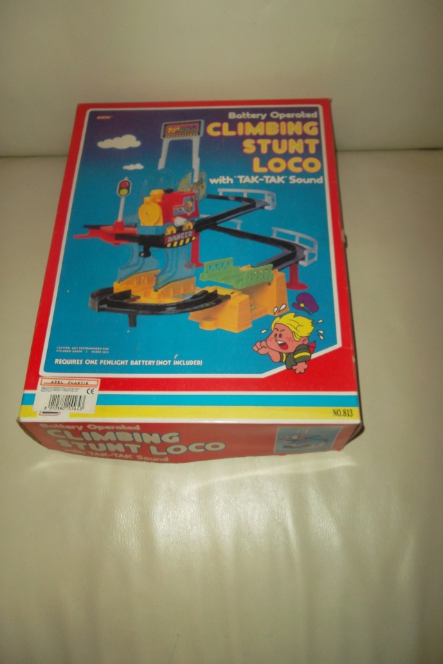 Climb stunt loco battery operated.MINT. 03910