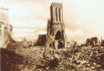 DOSSIER PHOTOS : Les églises, cathédrales et basiliques de France bombardées par les anglo-américains Caen_l10