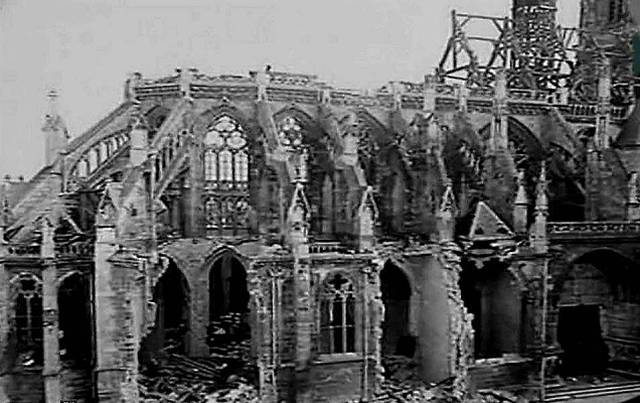 DOSSIER PHOTOS : Les églises, cathédrales et basiliques de France bombardées par les anglo-américains Nevers10