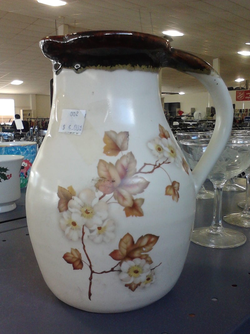 Kermiko Mid sized (?) jug Kermik10