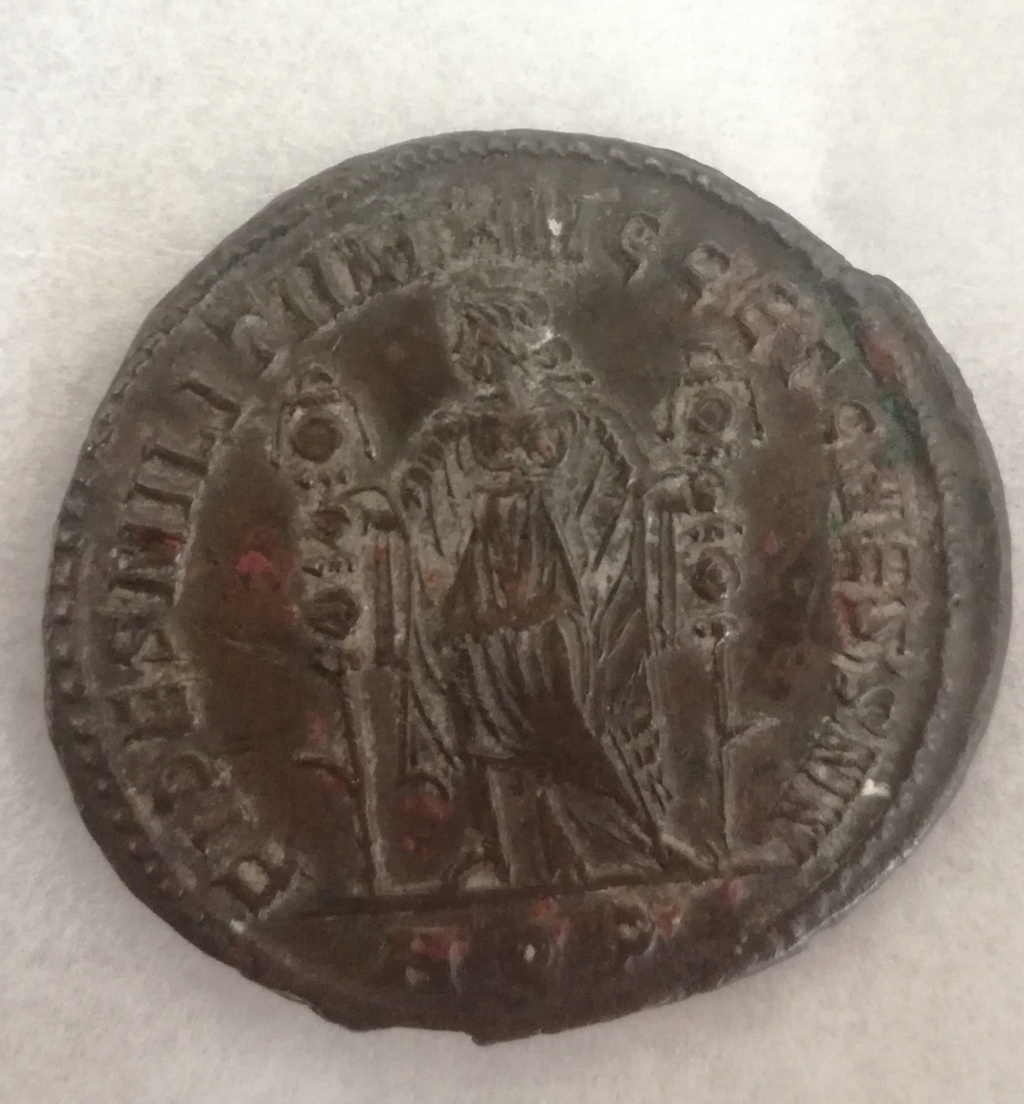 Follis (Nummus) pour Galère "FIDES MILITVM AVGG ET CAESS NN" ... Sans_t10