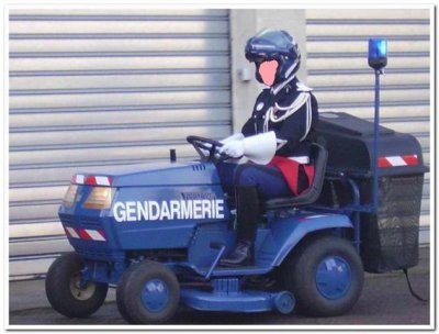 Ecole de "Gendarmerie" (Pour Clésia) « La nuit du stress »  Voitu10