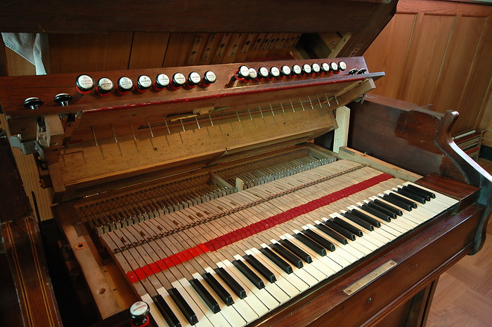 Mustel orgue-celesta Orgelpark Mustel11