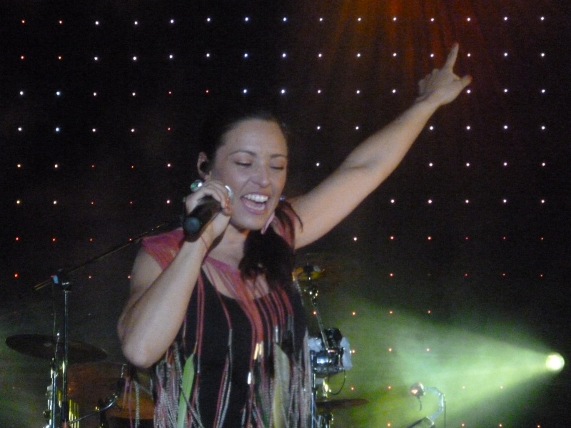 Natasha en concert à Berre l'Etang P1020111