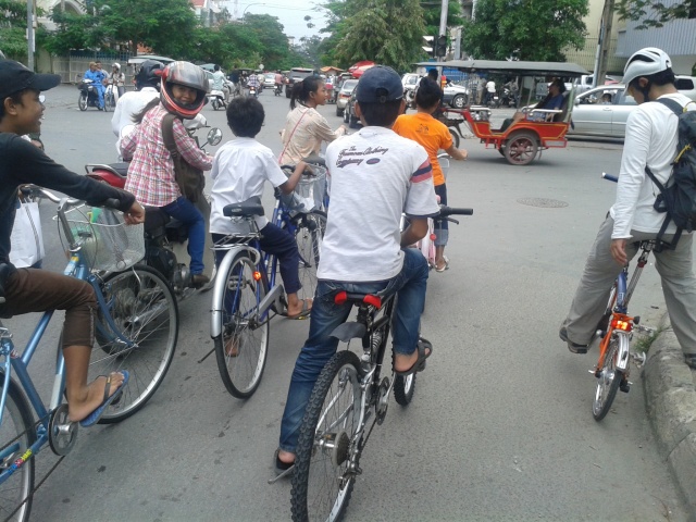 Cambodge : "Volontariat et Brompton" [récit] 20140748