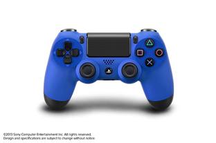 Un pad PlayStation 4 bleu en approche... Bluepa11