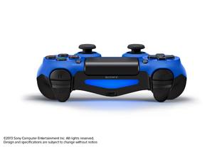 Un pad PlayStation 4 bleu en approche... Bluepa12