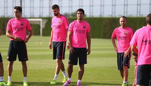 Suarez back in training with his Barca coleague Suarez17