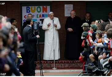 **Nouvelle visite du Pape François dans la périphérie de Rome** Franco10
