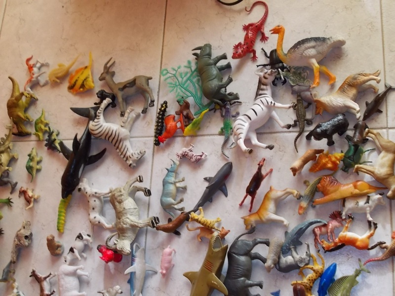 LOTTO 100 animali e dinosauri in plastica morbida e dura 00210