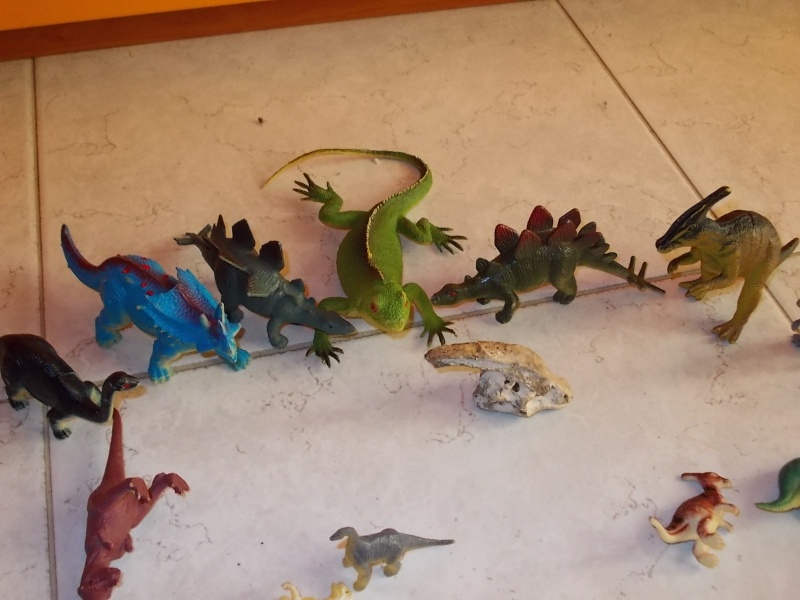 LOTTO 100 animali e dinosauri in plastica morbida e dura 00610