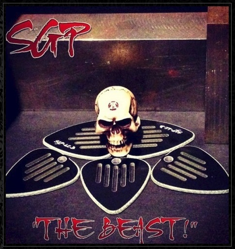 Sinister Guitar Picks (Guitar Picks With A Metal Edge) Sgp_th10