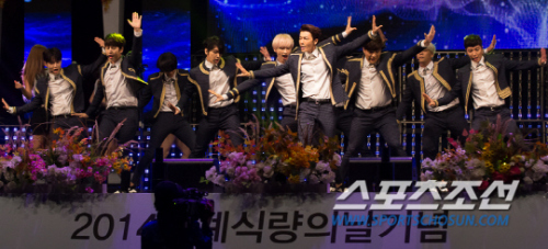 MBC Food Bank Sharing Concert avec/with Super Junior 27-09-14 0927fo12