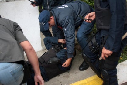 Dos policías y 6 estudiantes heridos durante las protestas de este lunes  19079420