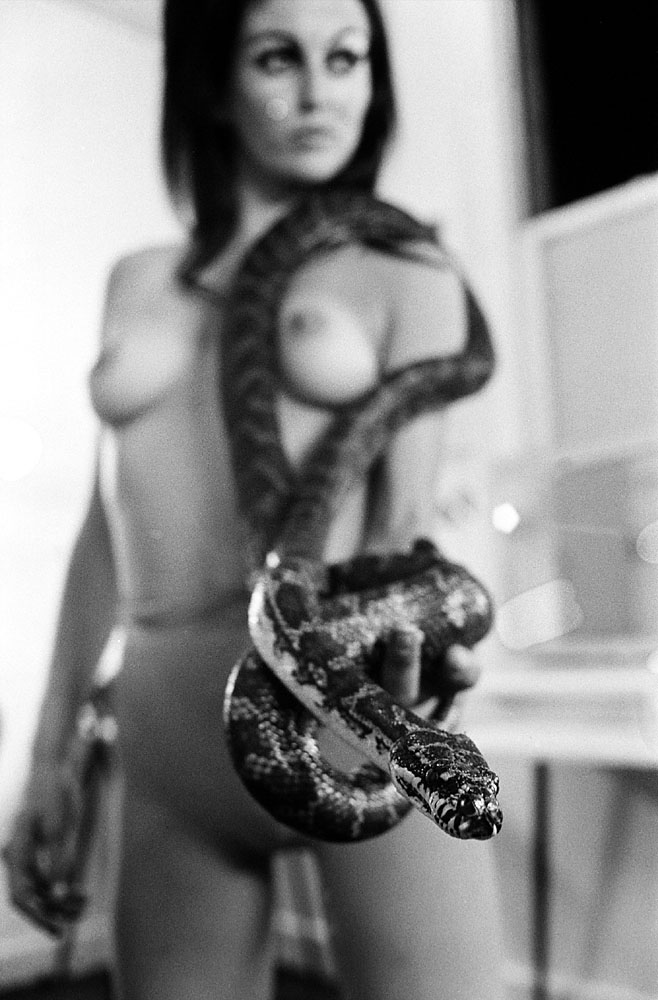 Snake woman, Kings Cross  1970-71 Copyright Rennie Ellis Archive Snake_12
