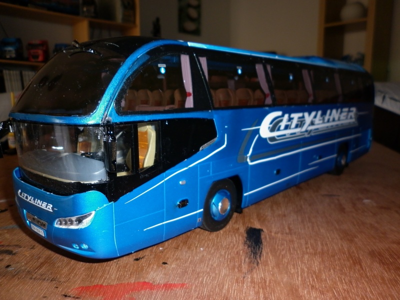 car de tourisme neoplan cityliner de chez revell au 1/24 - Page 7 P1010086