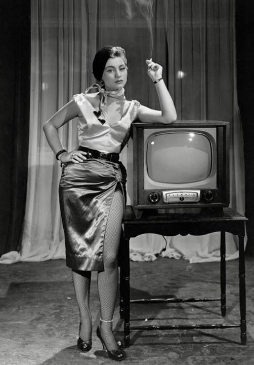 Téloches.... Vintage televisions - 1940s 1950s and 1960s tv - Page 3 10487410