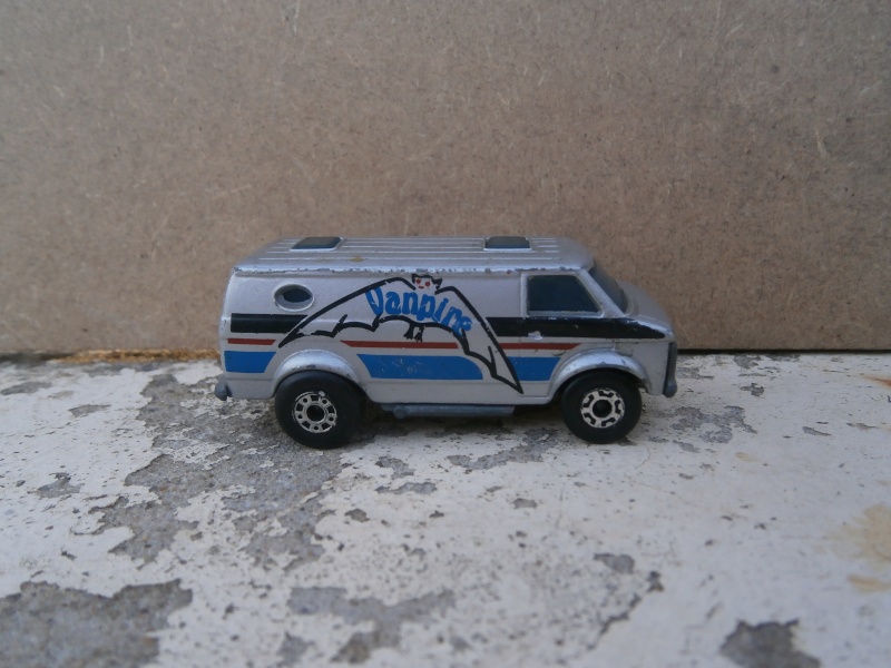 Chevy Van - Custom car van - Vanpire - Matchbox Superfast P6240098