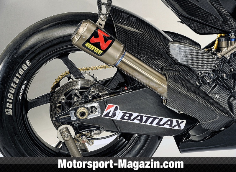 Yamaha YZR-M1 "WGP 50th" . Jorge Lorenzo. 2011. - Page 9 03875710