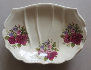 Shape - Are these  two soap dishes Crown Lynn?  One is the Crown Lynn shape 1450 Cl_may13