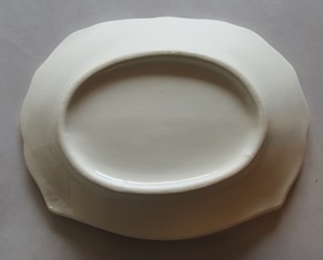 Shape - Are these  two soap dishes Crown Lynn?  One is the Crown Lynn shape 1450 Cl_may14