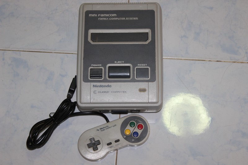 [Vds] Mini Famicom + 1 pads **pas d'image/JUNK**....5 euros out Img_1121