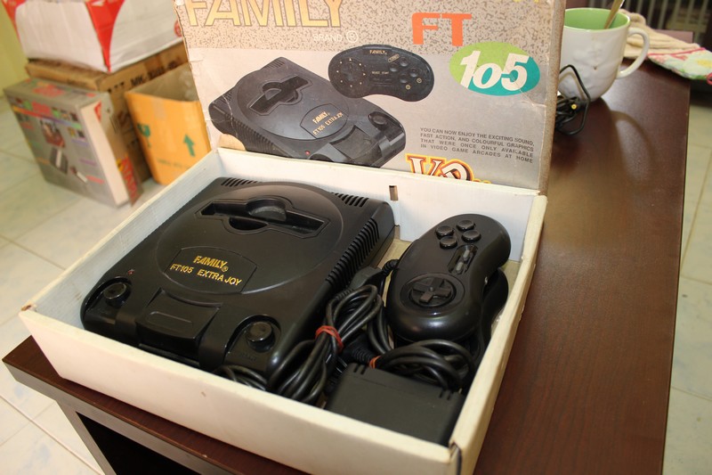 [Vds] Mini Famicom + 1 pads **pas d'image/JUNK**....5 euros out Img_1124