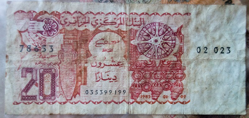 Deux billets algériens 100 et 20 dinars _dsc2811