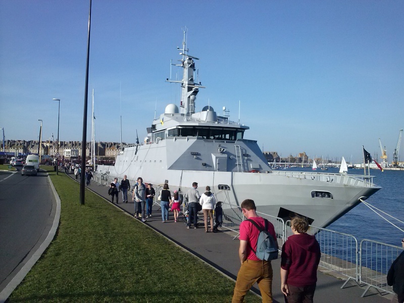 Sur les quais de St Malo Cam01216