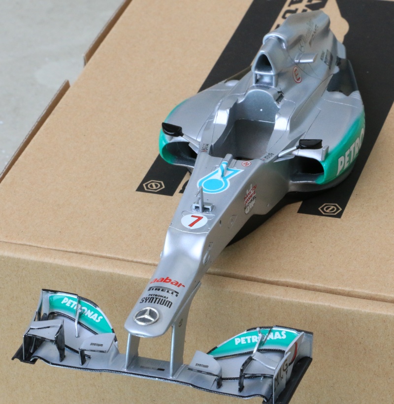 Mercedes MGP W03 monopost 1/20e - Page 4 Img_1720