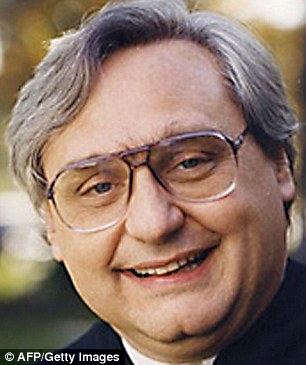 JUDGE ALEX KOZINSKI SAYS THAT A GALLOTINE OR FIRING SQUAD ARE THE BEST CAPITAL PUNISHMENT METHODS 14061914