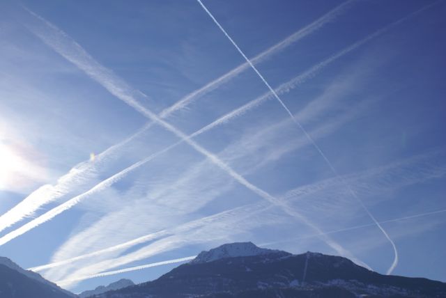 THEY ARE KILLING US WITH CHEMTRAILS IN SWITZERLAND!!!! Captur11