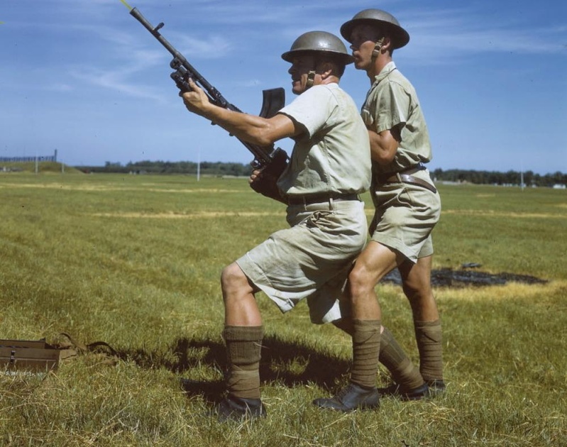 Hong Kong Royal Rifles/ Winnipeg Grenadiers uniforms E0107710