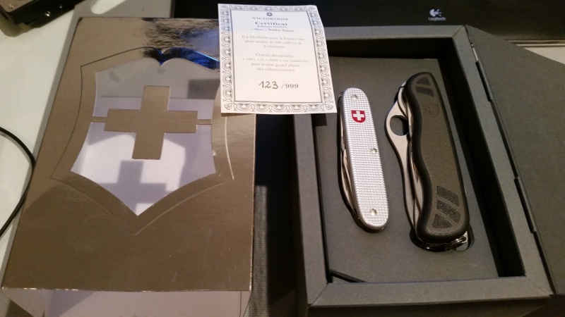 VERITABLE COFFRET VICTORINOX DUO SOLDIER - 2 COUTEAU SUISSE  2014-010