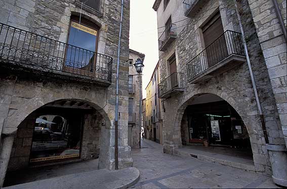  Des villages curieux de l'Espagne que vous n’avez probablement pas connue encore Besalu12