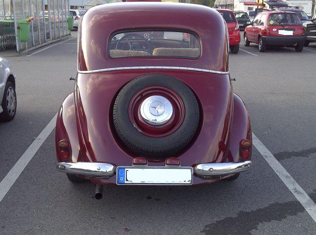 Mercedes 170 V - auf dem Parkplatz "schnappgeschossen"  456